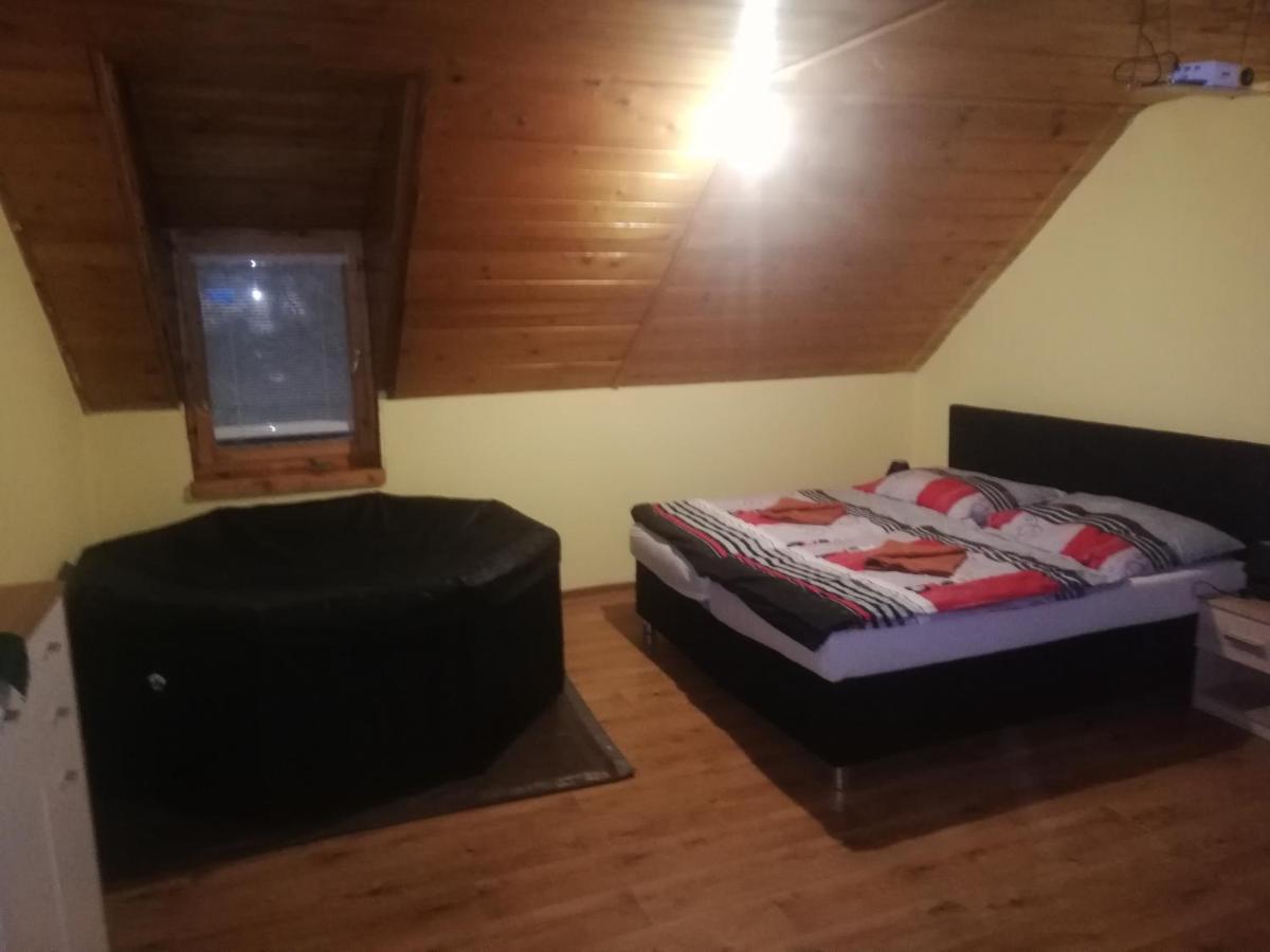Privat Femamki Lägenhet Licartovce Exteriör bild