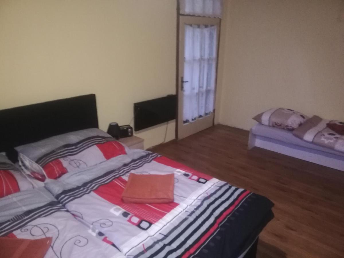 Privat Femamki Lägenhet Licartovce Exteriör bild